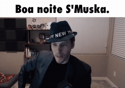 A Man Wearing A Happy New Year Hat Says Boa Noite S ' Muska GIF