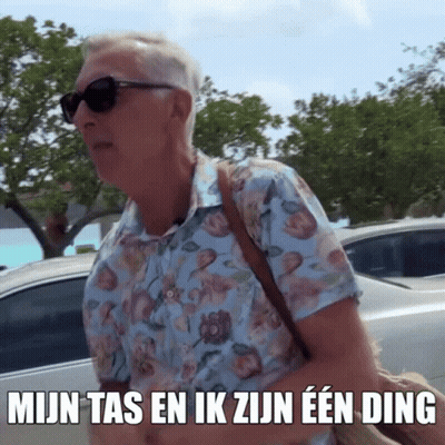 A Man Wearing Sunglasses And A Blue Shirt Says Mijn Tas En Ik Zijn Een Ding In A Foreign Language GIF