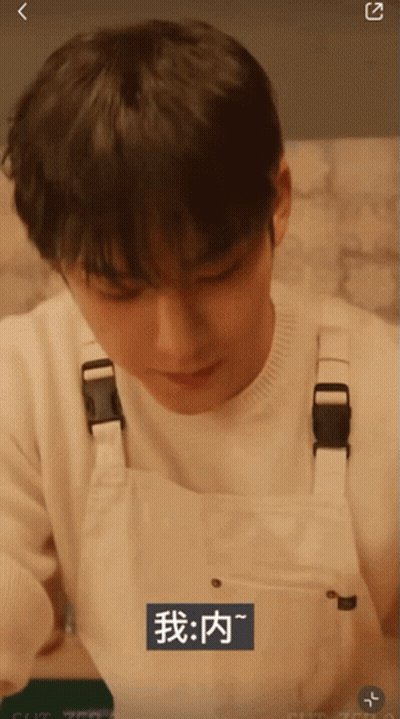 A Man Wearing White Overalls With Chinese Writing On The Bottom Right GIF