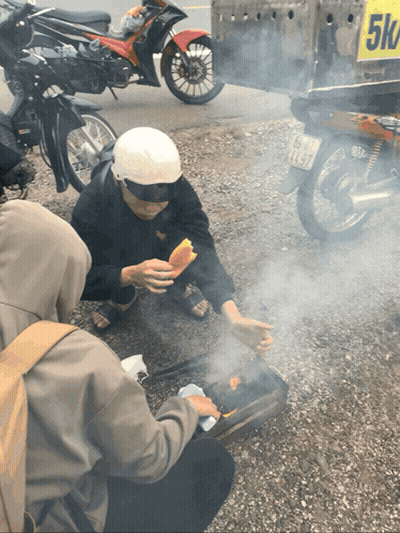 A Motorcycle With A License Plate That Says 5K GIF