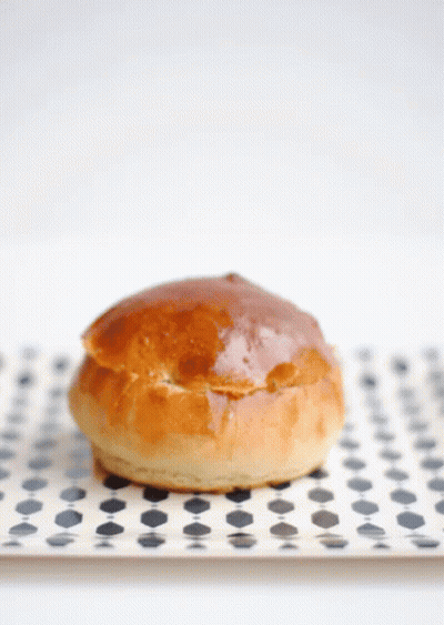 A Pastry Being Decorated With A Piping Bag That Has The Letter L On It GIF