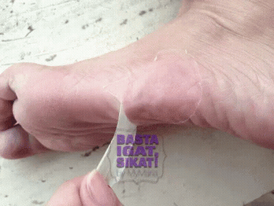 A Person Is Holding A Piece Of Paper That Says Basta Igiat Sikati GIF
