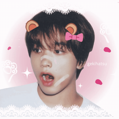 A Picture Of A Boy With A Pink Bow On His Head And The Name Gekihatsu GIF