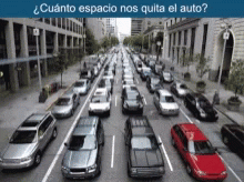 A Picture Of A Busy City Street With The Words Cuanto Espacio Nos Quita El Auto Below It GIF