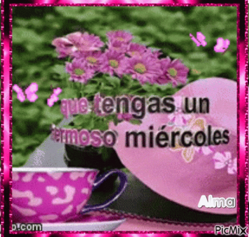 A Picture Of A Cup Of Coffee And A Heart With The Words Que Tengas Un Hermoso Miercoles On It GIF