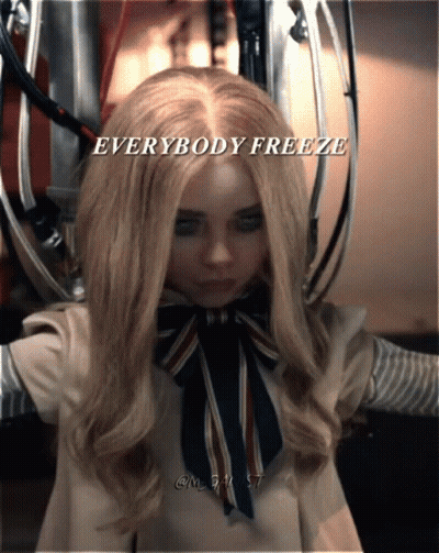 a picture of a doll with the words " everybody freeze " on it