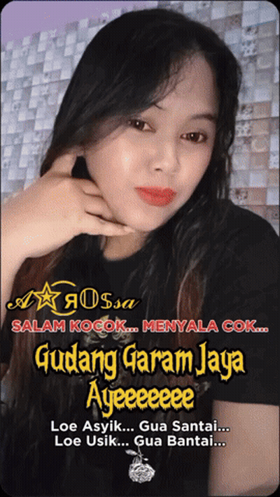 A Picture Of A Woman With The Words Gudang Garam Jaya Ayeeeeee On It GIF