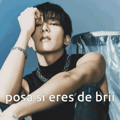 A Picture Of A Young Man With The Caption Posa Si Eres De Bril GIF