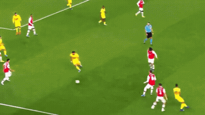 A Player With The Number 35 On Their Jersey GIF