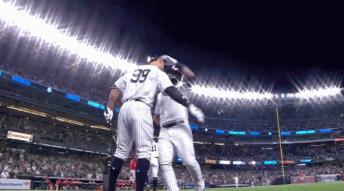 A Player With The Number 39 On Their Jersey GIF