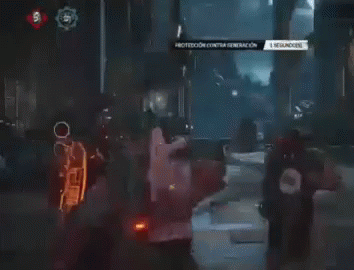 A Screenshot Of A Video Game With The Words " Tu Lider Esta Muerto " On The Bottom GIF