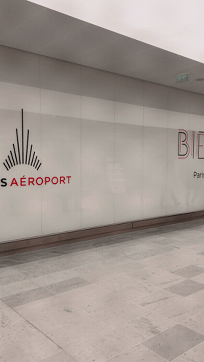 A Sign That Says Bien Paris On It GIF