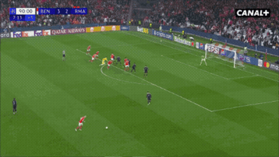 A Soccer Game Between Ben And Rma Is Being Shown On Canal + GIF