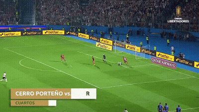 A Soccer Game Is Being Played Between Cerro Porteño And Cuartos GIF