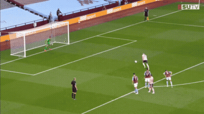 A Soccer Player In A Green Jersey With The Number 21 On It GIF