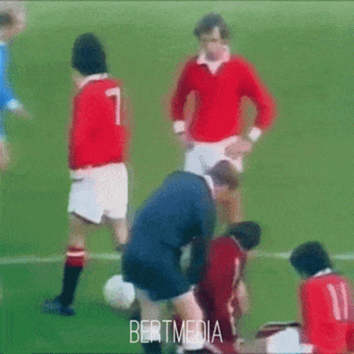 A Soccer Player In A Red Jersey With The Number 7 On It GIF