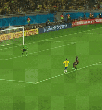 A Soccer Player In A Yellow Jersey With The Number 11 On It GIF
