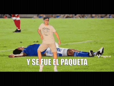 a soccer player is laying on the field with the words y se fue el paqueta written below him