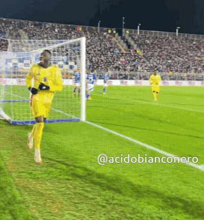 A Soccer Player Is Running Towards The Goal With The Hashtag Acidobianconero On The Bottom GIF