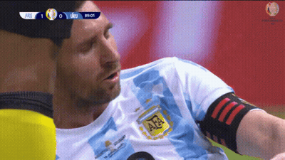 A Soccer Player Wearing A Blue And White Jersey With The Letters Afa On It GIF