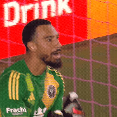 A Soccer Player Wearing A Green Shirt With Frachi On The Sleeves GIF