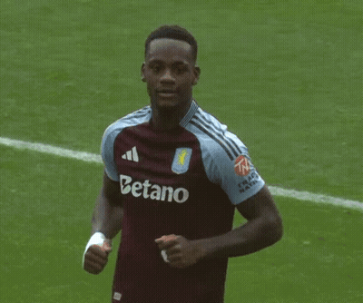 A Soccer Player Wearing A Jersey That Says Betano GIF