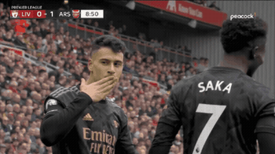 A Soccer Player Wearing A Jersey That Says Saka GIF