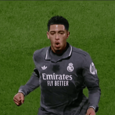 A Soccer Player Wearing A Jersey That Says Tes On It GIF