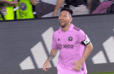 A Soccer Player Wearing A Pink Shirt With Xbox On It GIF
