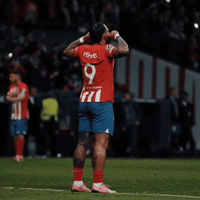 A Soccer Player Wearing A Red And Blue Jersey With The Number 9 On It GIF