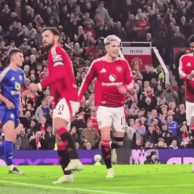 A Soccer Player Wearing A Red Jersey That Says Snapdragon On It GIF