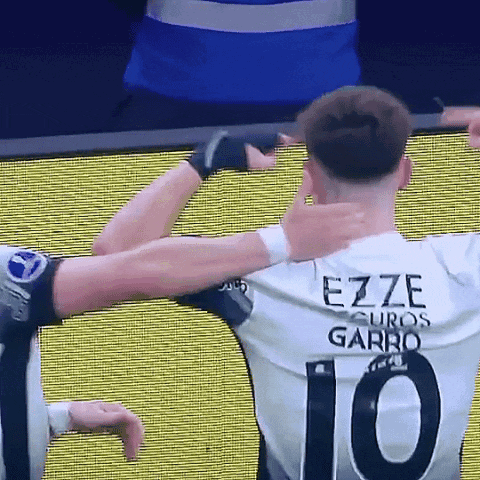 A Soccer Player With The Name Ezze On His Back GIF
