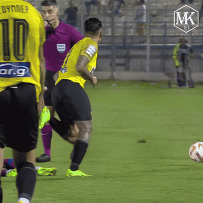 A Soccer Player With The Number 10 On His Back GIF