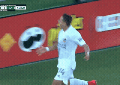 A Soccer Player With The Number 14 On His Shirt GIF