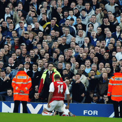 A Soccer Player With The Number 14 On The Back Of His Shirt GIF