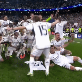 A Soccer Player With The Number 15 On The Back Of His Jersey GIF
