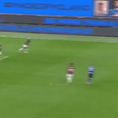 A Soccer Player With The Number 17 On His Jersey GIF