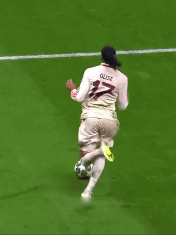 A Soccer Player With The Number 17 On His Shirt GIF