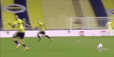A Soccer Player With The Number 17 On Their Jersey GIF