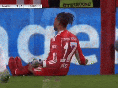 A Soccer Player With The Number 17 On Their Jersey GIF
