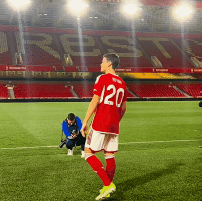 A Soccer Player With The Number 20 On The Back Of His Shirt GIF
