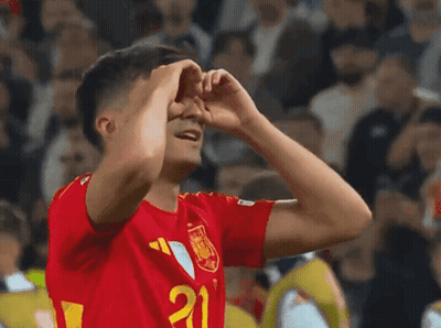 A Soccer Player With The Number 21 On His Shirt GIF