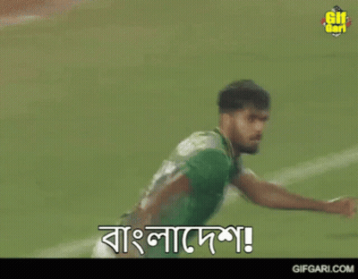 A Soccer Player With The Number 22 On His Shirt GIF