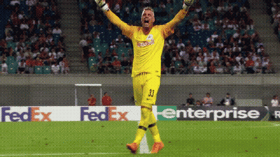 A Soccer Player With The Number 33 On His Shirt GIF