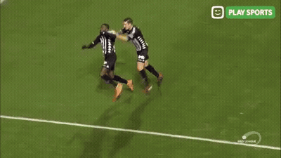 A Soccer Player With The Number 33 On Their Jersey GIF