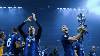A Soccer Player With The Number 6 On His Back GIF