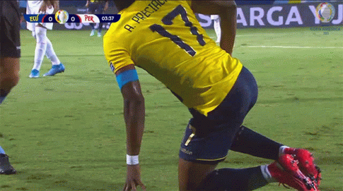 A Soccer Player With The Number 7 On His Back GIF