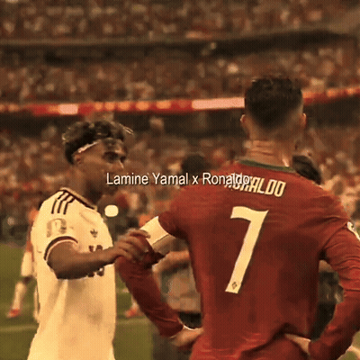 A Soccer Player With The Number 7 On His Shirt GIF
