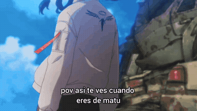 A Woman In A White Jacket Is Standing In Front Of A Car And Says " Pov Asite Ves Cuando Eres De Matu " GIF
