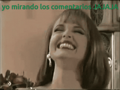 A Woman Is Smiling With The Words Yo Mirando Los Comentarios Jajaja Written Above Her GIF
